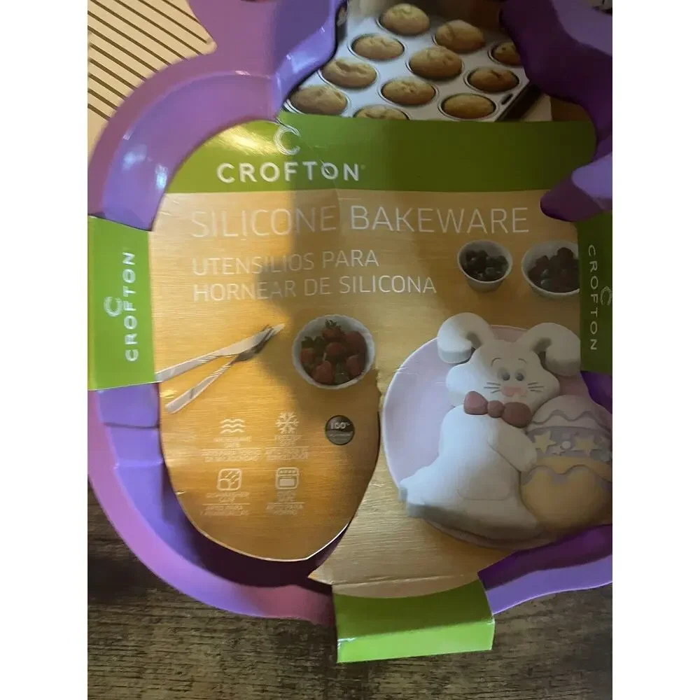 BUNNY SILICONE CAKE PAN EASTER BAKEWARE CROFTON MICROWAVE FREEZER SAFE NEW